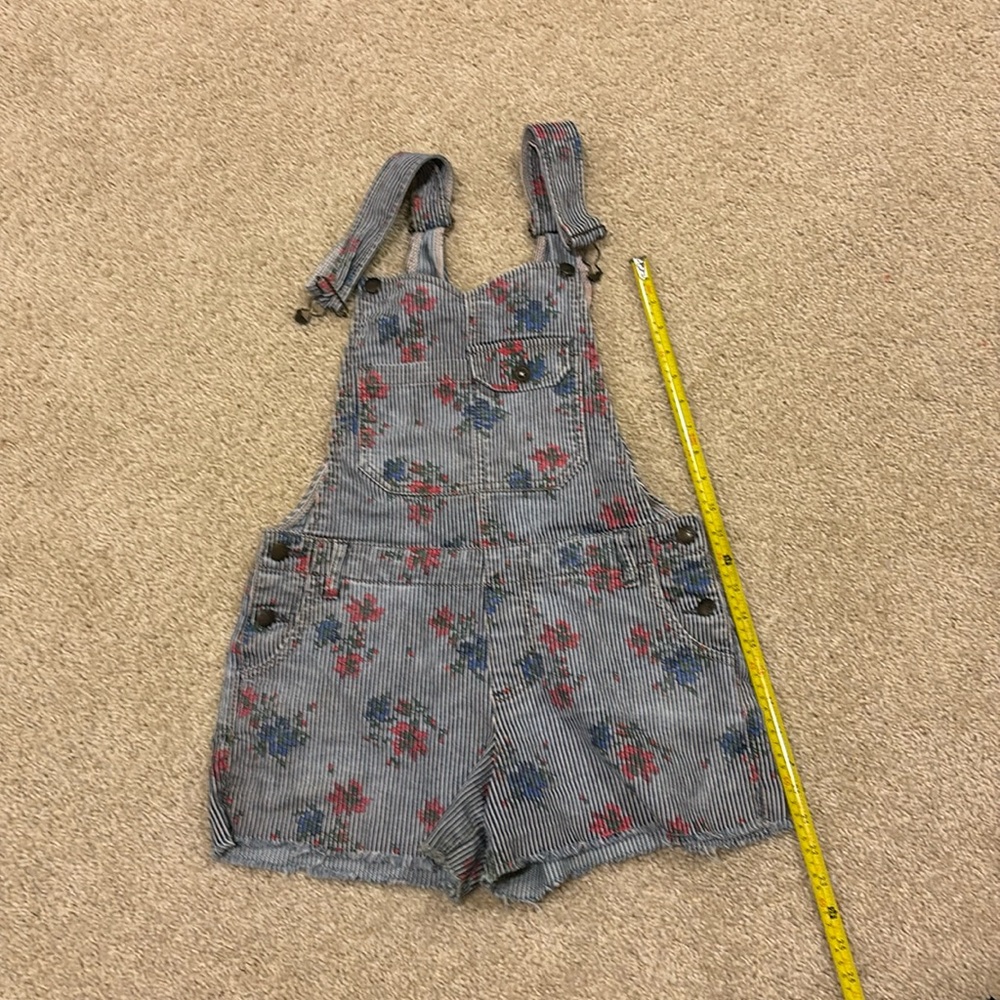 Free People shorts overalls, floral, fringed ends, size 2